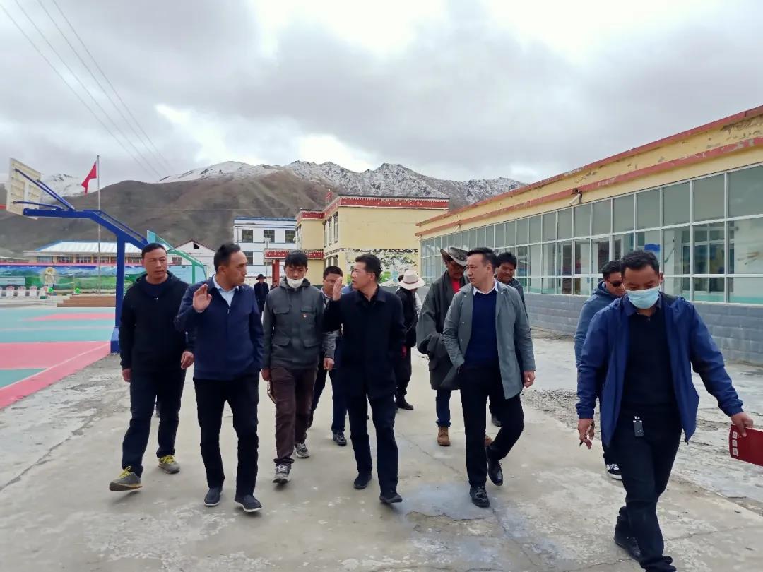 严和平一行到木西合乡寄宿制学校调研指导各项工作-县